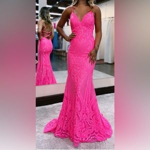 I’m selling this prom dress I just bought and it didn’t fit